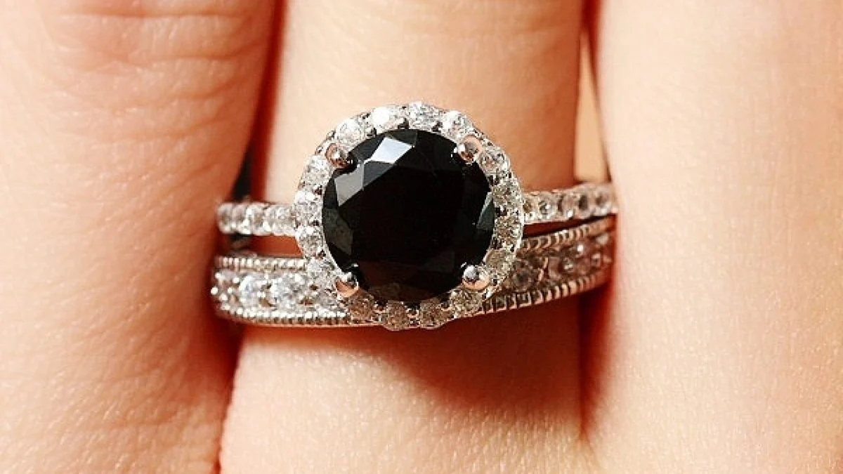 Unique Engagement Ring Settings to Consider